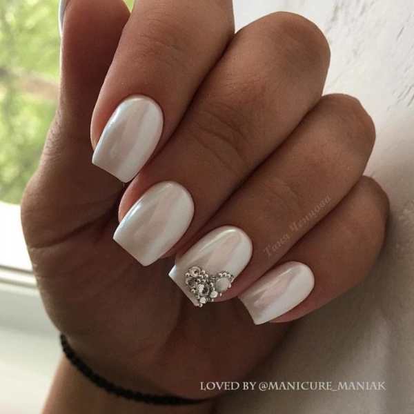Белый свадебный маникюр на короткие ногти (70 фото)