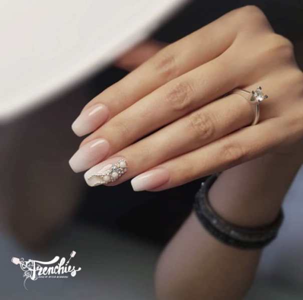 Свадебный маникюр 2021 на длинные ногти (69 фото)