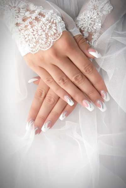 Свадебный маникюр 2021 на длинные ногти (69 фото)