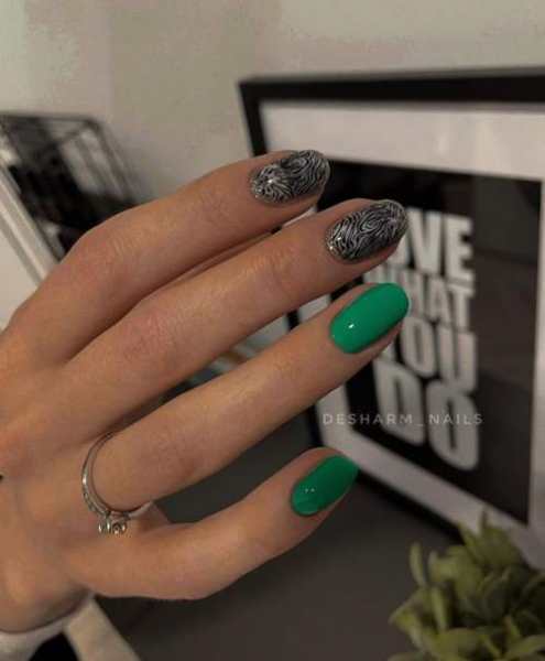 Фото Стильный зеленый дизайн ногтей 2022 : новые дизайны ногтей
