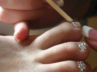 Где делают маникюр и педикюр в 4 руки