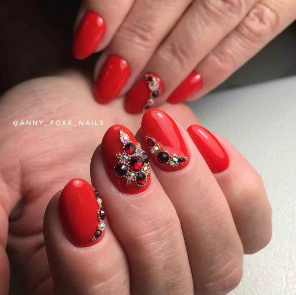 Короткие красные ногти: 87 вдохновляющих идей для уверенных в себе женщин