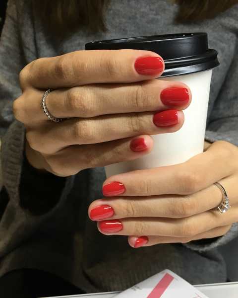 Короткие красные ногти: 87 привлекательных идей для уверенных в себе леди
