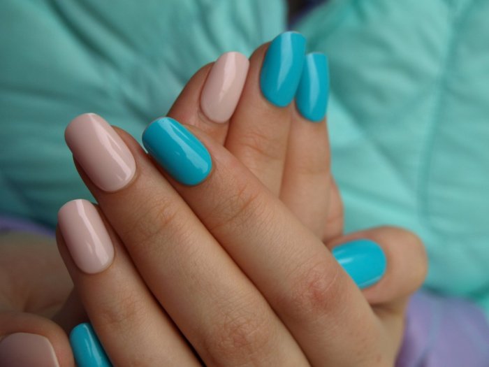 Голубые и розовые ногти (58 фото)
