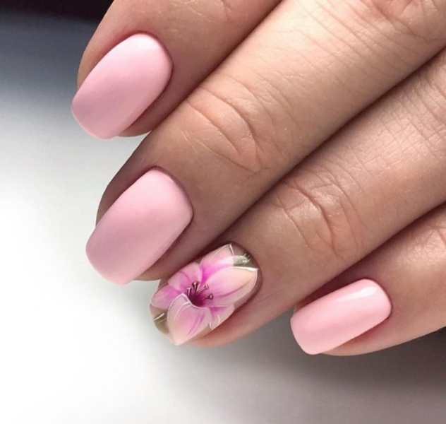 Розовые цветочные ногти (65 штук)
