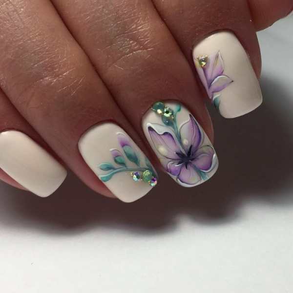 Ногти весной с цветами (59 фото)
